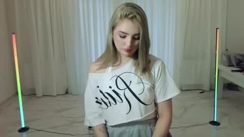 Snapshot of elainaberrong chatting on March 2026 09:54:02 AM Ela online show from March 2026 09:54:02 AM