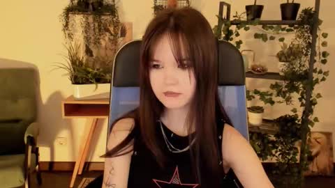 Snapshot of elainebeness chatting on March 2026 07:31:01 PM Your sweet girl online show from March 2026 07:31:01 PM