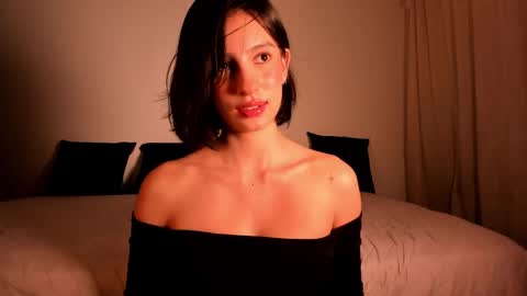 Snapshot of elamour_ chatting on December 2024 04:13:01 AM Elamour online show from December 2024 04:13:01 AM