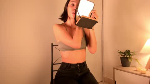 Snapshot of elamour_ chatting on January 2025 12:23:01 AM Elamour online show from January 2025 12:23:01 AM