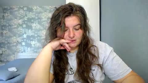 Elanis online show from May 2026 12:00:02 PM