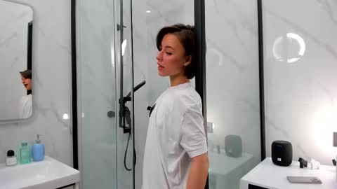 Snapshot of elannand chatting on September 2025 06:16:02 AM ELA 3 online show from September 2025 06:16:02 AM