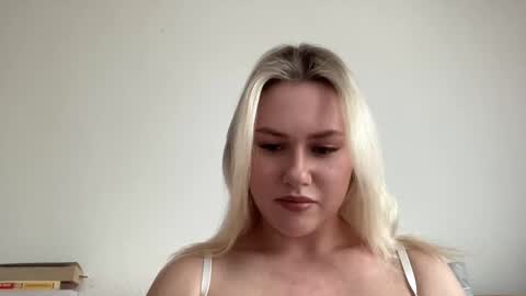 elaraluxxxe online show from February 2025 11:39:02 AM