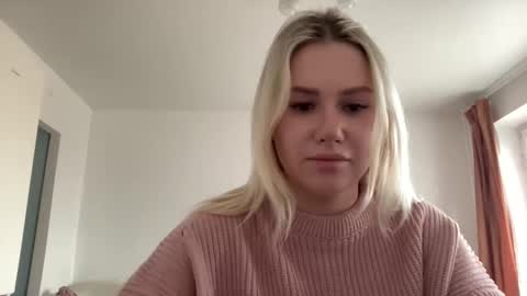 elaraluxxxe online show from February 2025 12:03:02 PM