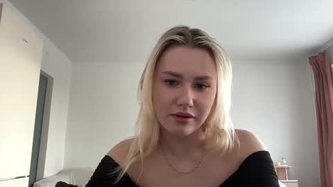 elaraluxxxe online show from February 2025 12:05:02 PM
