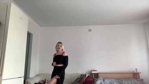 elaraluxxxe online show from February 2025 11:02:02 AM