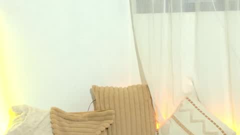 elaravennori online show from March 2026 01:12:02 AM