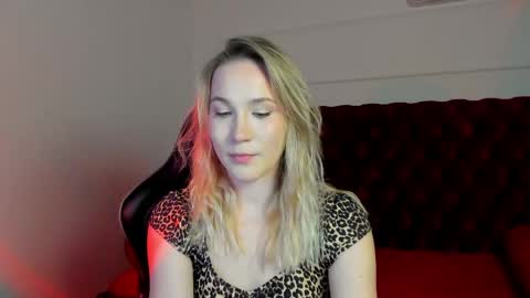 elaravoltage online show from March 2026 05:19:01 PM