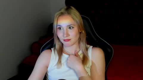 Snapshot of elaravoltage chatting on April 2026 05:30:01 PM elaravoltage online show from April 2026 05:30:01 PM