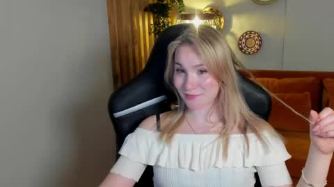 Snapshot of elaravoltage chatting on May 2026 05:26:02 AM elaravoltage online show from May 2026 05:26:02 AM