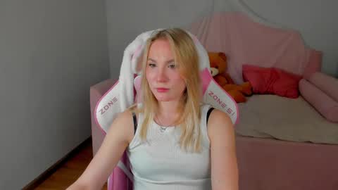 Snapshot of elaravoltage chatting on May 2026 05:05:01 AM elaravoltage online show from May 2026 05:05:01 AM