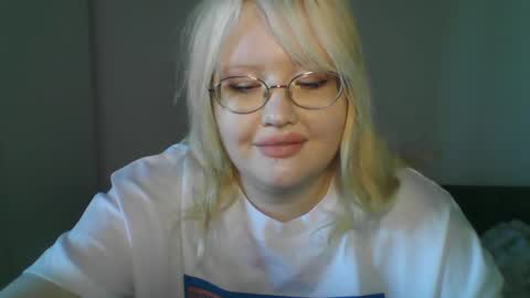 elayne_sweet online show from April 2026 07:04:01 AM
