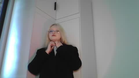 elayne_sweet online show from June 2026 06:04:02 AM