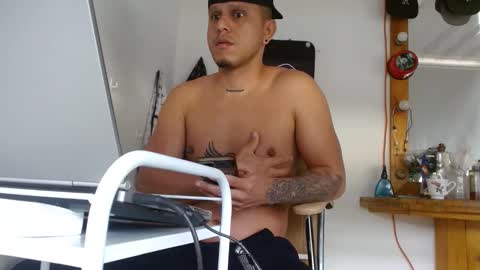 Snapshot of elbarbero21 chatting on November 2025 02:30:02 PM elbarbero21 online show from November 2025 02:30:02 PM