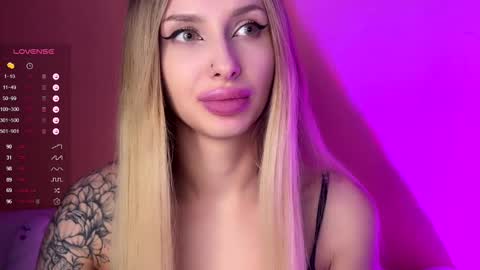 Snapshot of eleanor_rr_ chatting on January 2025 08:43:02 PM Ella online show from January 2025 08:43:02 PM