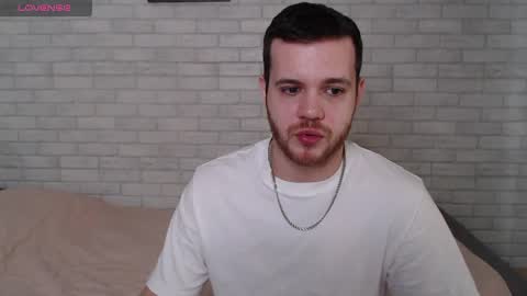 Snapshot of electric_smile chatting on April 2026 07:11:01 AM Alex online show from April 2026 07:11:01 AM