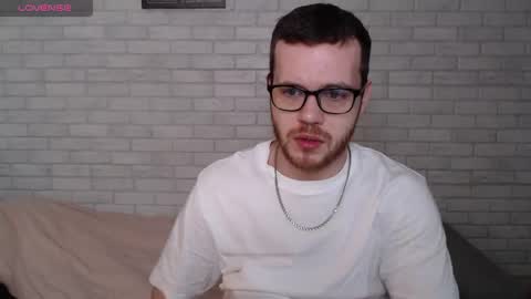 Snapshot of electric_smile chatting on April 2026 08:01:02 AM Alex online show from April 2026 08:01:02 AM