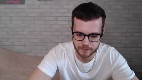 Snapshot of electric_smile chatting on April 2026 12:14:02 PM Alex online show from April 2026 12:14:02 PM