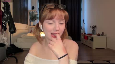 Snapshot of electric_woman chatting on November 2025 11:21:02 AM Aleksa online show from November 2025 11:21:02 AM