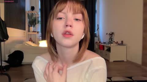 Snapshot of electric_woman chatting on November 2025 11:32:02 AM Aleksa online show from November 2025 11:32:02 AM