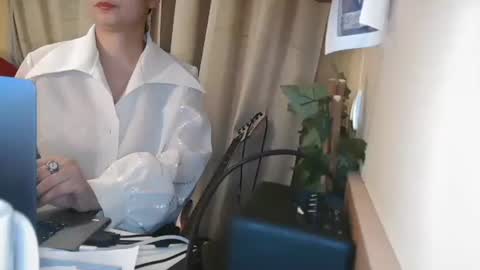Snapshot of electrocute_me chatting on December 2024 12:30:01 PM Julia Follow me on Onlyfansju grosroberts online show from December 2024 12:30:01 PM
