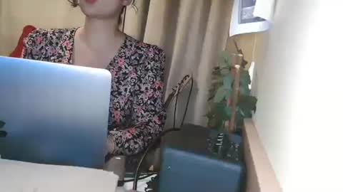 Julia Follow me on Onlyfansju grosroberts online show from December 2024 09:42:02 PM