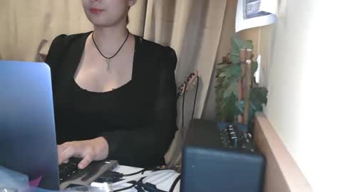 Julia Follow me on Onlyfansju grosroberts online show from December 2024 08:54:01 PM
