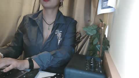 Julia Follow me on Onlyfansju grosroberts online show from January 2025 09:36:02 PM