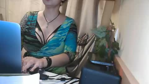 Julia Follow me on Onlyfansju grosroberts online show from January 2025 01:09:02 PM