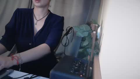 Julia Follow me on Onlyfansju grosroberts online show from February 2025 01:01:01 PM
