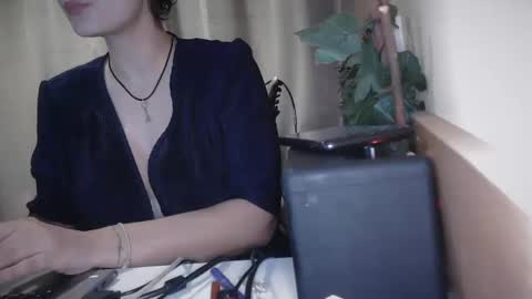 Julia Follow me on Onlyfansju grosroberts online show from February 2025 12:47:01 PM