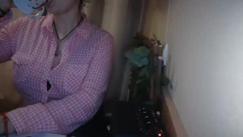 Julia Follow me on Onlyfansju grosroberts online show from March 2025 02:21:01 PM