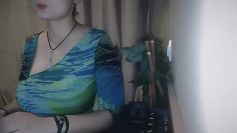 Julia Follow me on Onlyfansju grosroberts online show from March 2025 09:04:02 PM