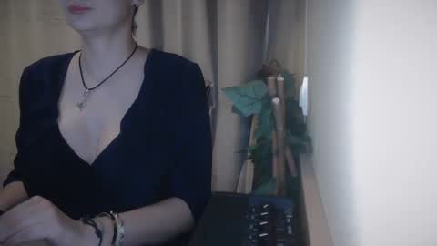 Julia Follow me on Onlyfansju grosroberts online show from March 2025 09:20:01 PM