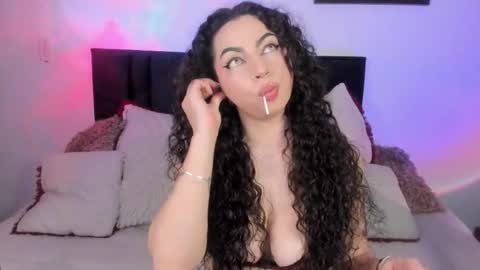 Snapshot of elena_lust chatting on October 2025 05:08:01 AM Elena online show from October 2025 05:08:01 AM