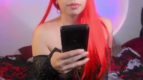 Snapshot of elena_lust chatting on December 2025 06:33:02 AM Elena online show from December 2025 06:33:02 AM