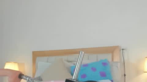 Elena online show from November 2025 06:52:01 PM