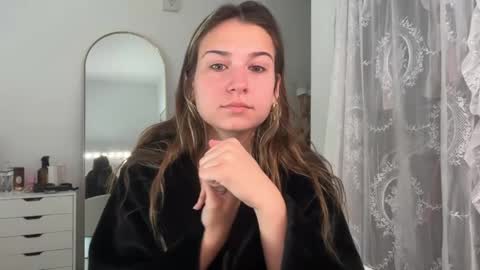 Snapshot of elenahere4u chatting on May 2026 02:14:01 PM Elena online show from May 2026 02:14:01 PM
