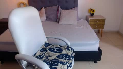 Elenna online show from July 2026 02:41:02 PM