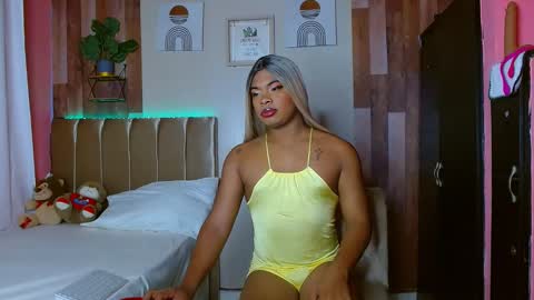 Snapshot of eletrabrowns chatting on October 2025 06:03:01 AM eletrabrowns online show from October 2025 06:03:01 AM