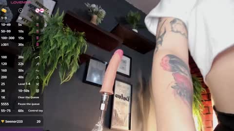 Snapshot of elettra_roux chatting on December 2024 10:10:01 PM ELETTRA online show from December 2024 10:10:01 PM