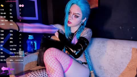 Snapshot of elettra_roux chatting on December 2024 04:40:02 PM ELETTRA online show from December 2024 04:40:02 PM