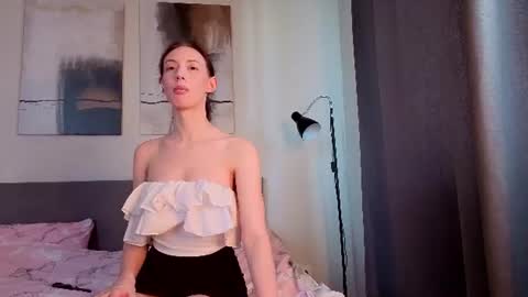 Elfie online show from June 2026 05:17:02 AM