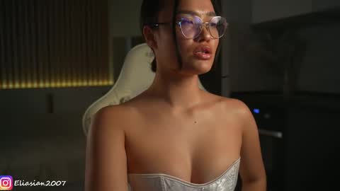 Snapshot of eli_asian chatting on March 2026 01:33:02 PM Eli online show from March 2026 01:33:02 PM