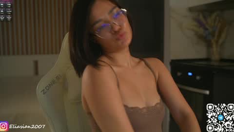 Snapshot of eli_asian chatting on April 2026 03:17:01 PM Eli online show from April 2026 03:17:01 PM