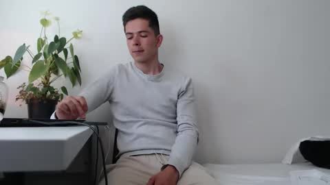 Snapshot of elian_tg chatting on April 2026 06:38:02 PM Elian online show from April 2026 06:38:02 PM