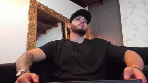 Elian online show from November 2025 12:23:02 PM