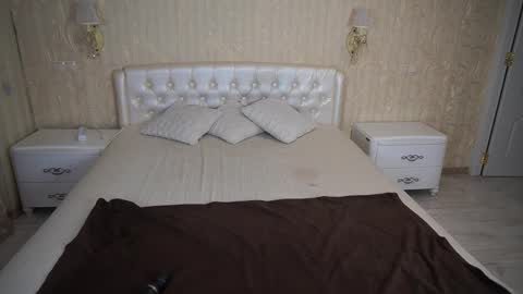 Luna online show from December 2025 10:51:01 PM