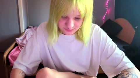 elieiza_xo online show from April 2026 09:13:01 AM