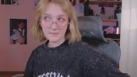 Snapshot of eliejay chatting on February 2026 05:15:01 AM Ellie online show from February 2026 05:15:01 AM